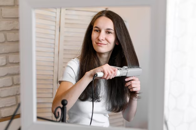 Step-by-step guide: Curling hair with a straightener for beginners